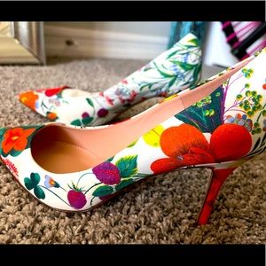 Never before worn gorgeous JCREW pumps!